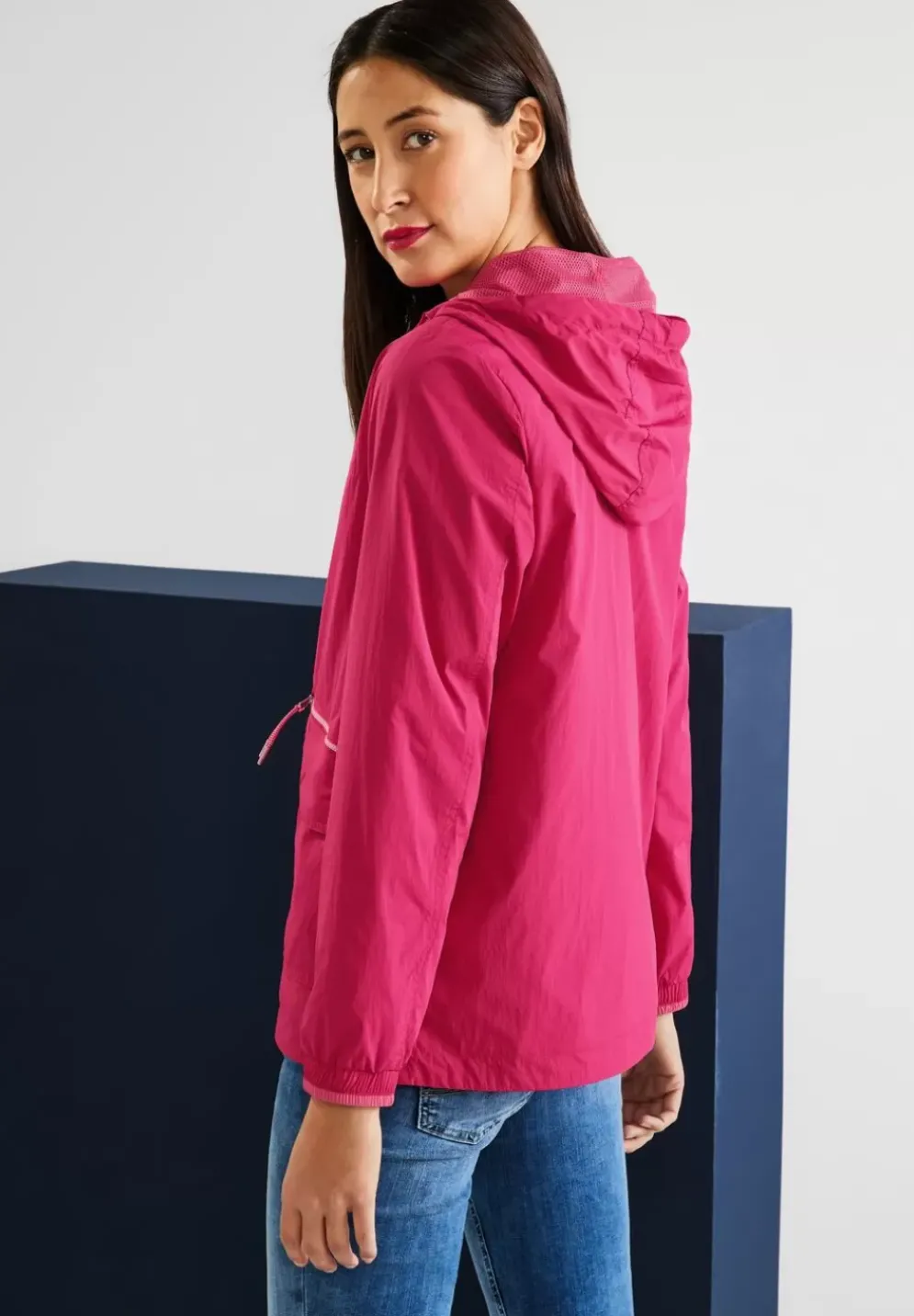 Kurzer Windbreaker