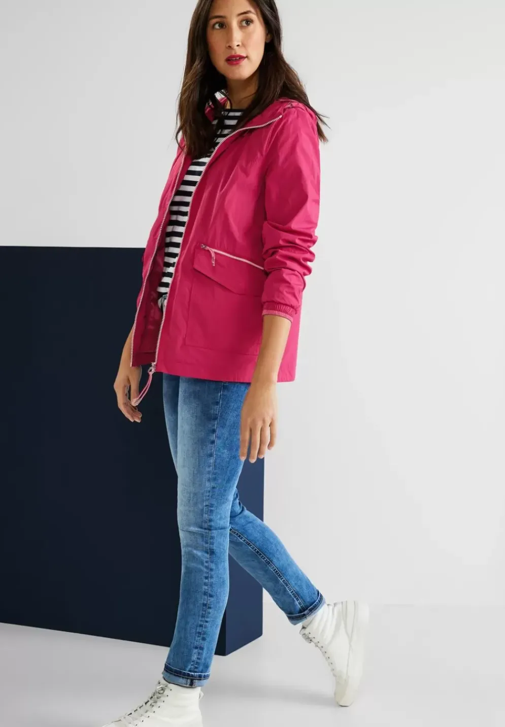 Kurzer Windbreaker