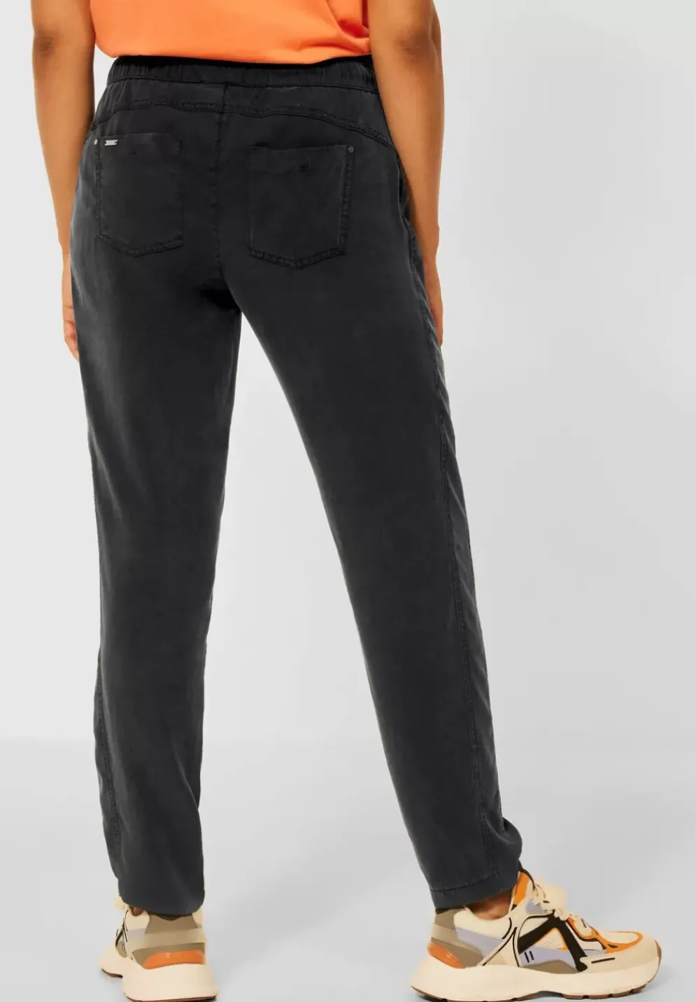 Loose Fit Hose In Lyocell