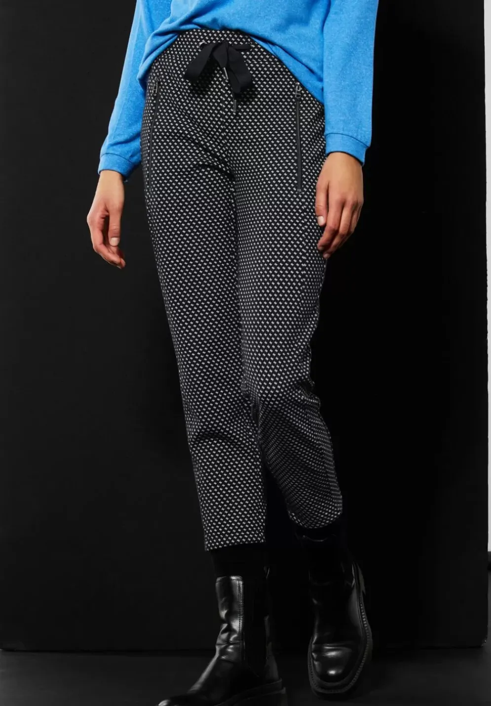 Loose Fit Jacquard Hose