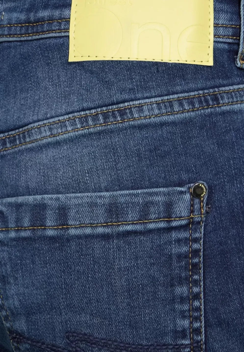 Loose Fit Jeans Im Mom Style