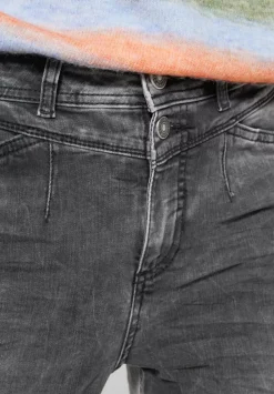 Loose Fit Jeans Im Mom Style