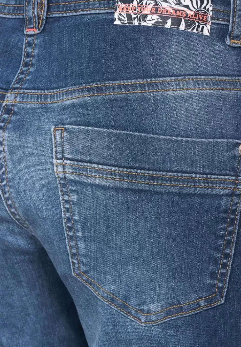 Loose Fit Jeans In 7/8