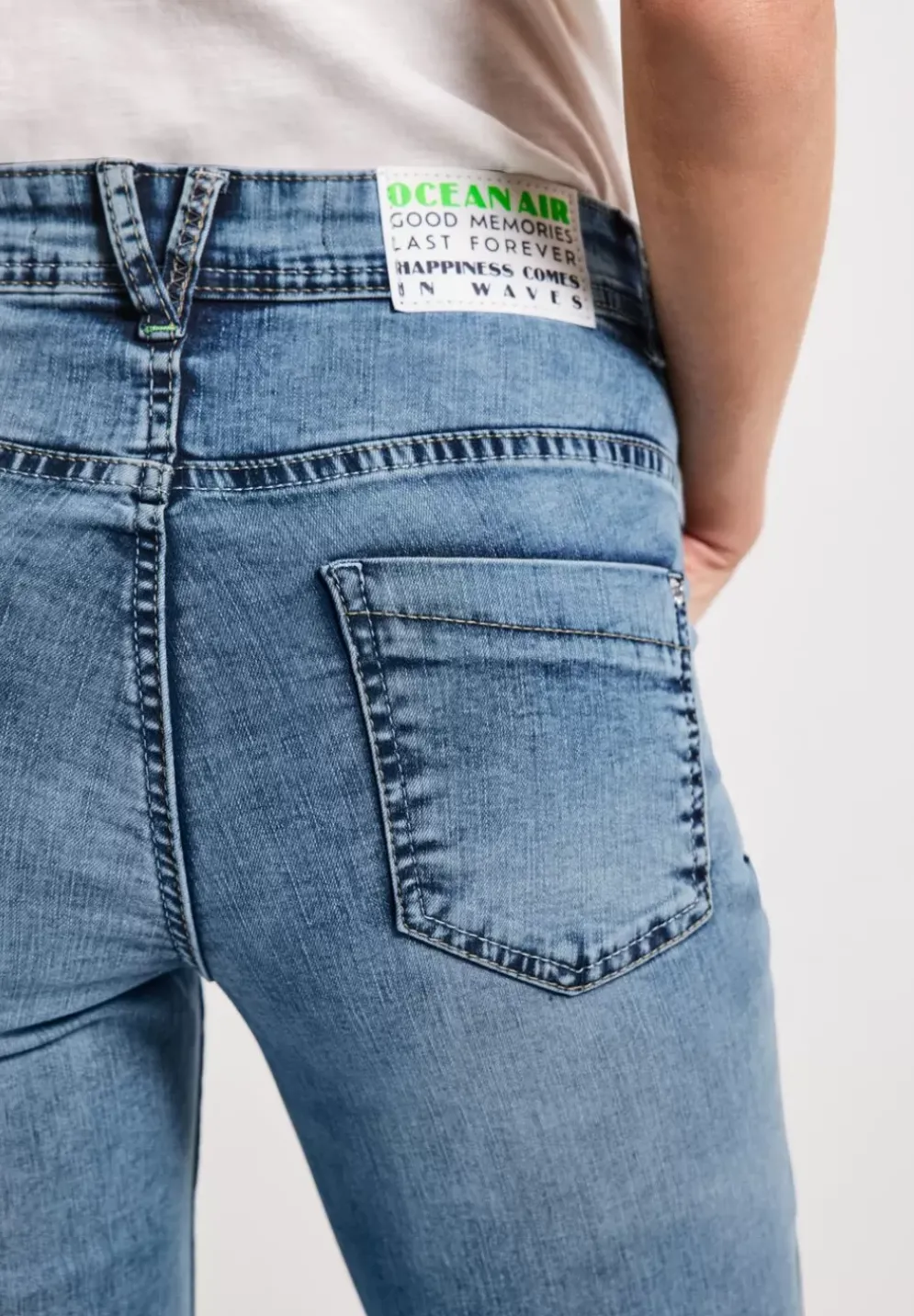Loose Fit Jeans In 7/8