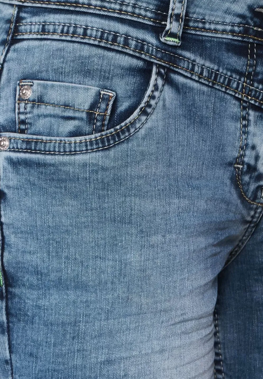 Loose Fit Jeans In 7/8