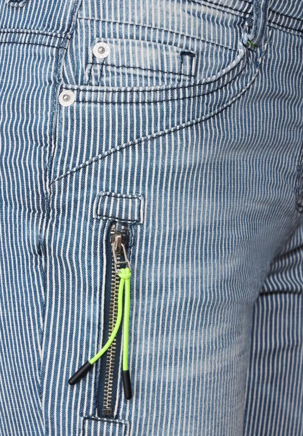 Loose Fit Jeans Mit Streifen