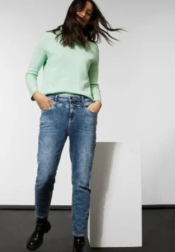 Loose Fit Mom Jeans