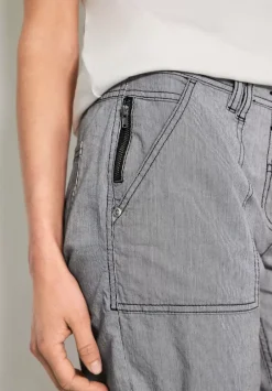 Loose Fit Streifenshorts