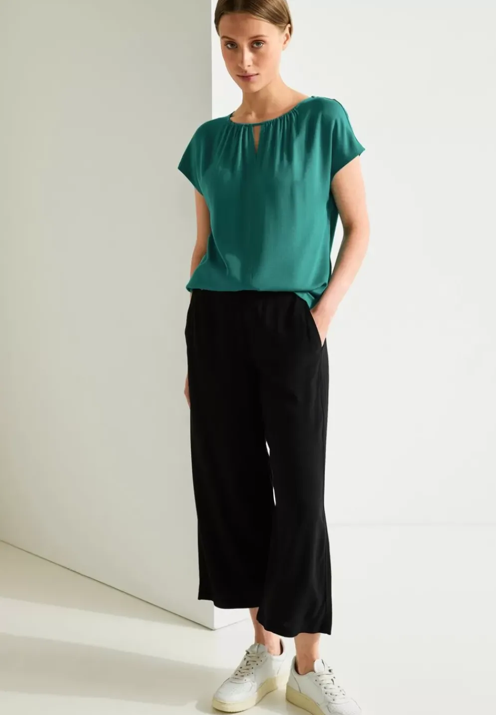 Materialmixshirt Mit Cut-Out