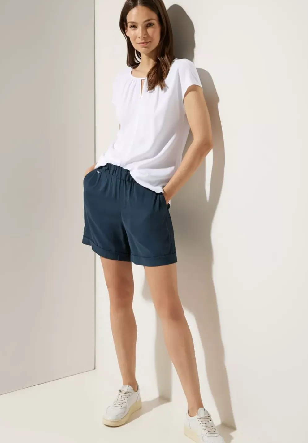 Materialmixshirt Mit Cut-Out