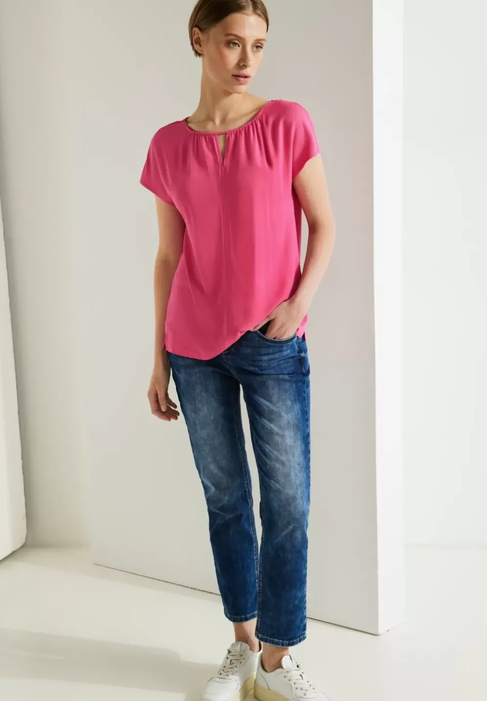 Materialmixshirt Mit Cut-Out
