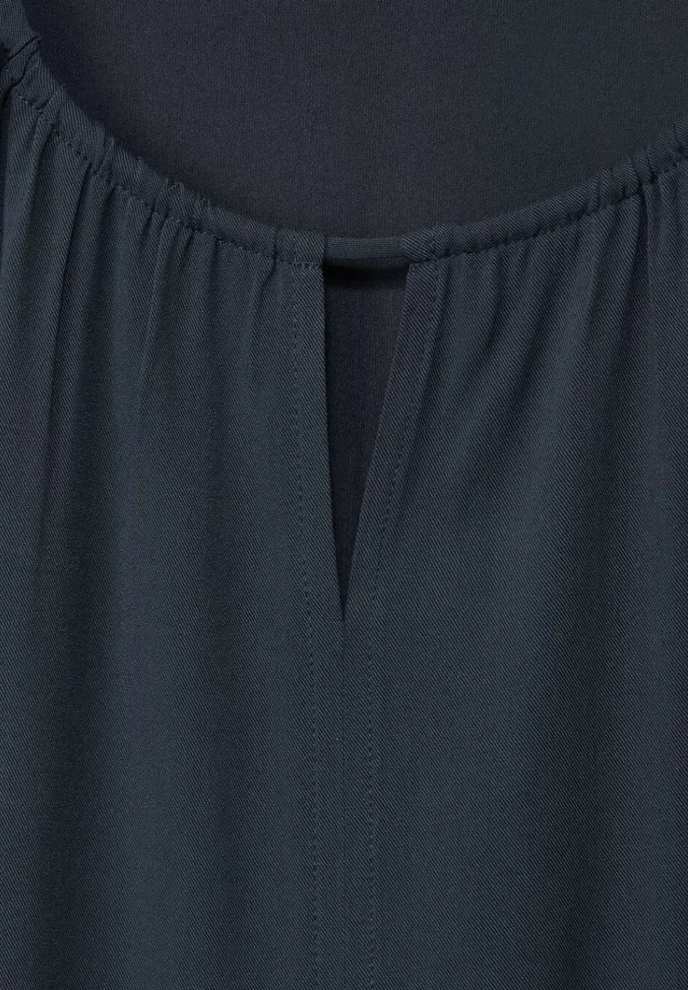 Materialmixshirt Mit Cut-Out