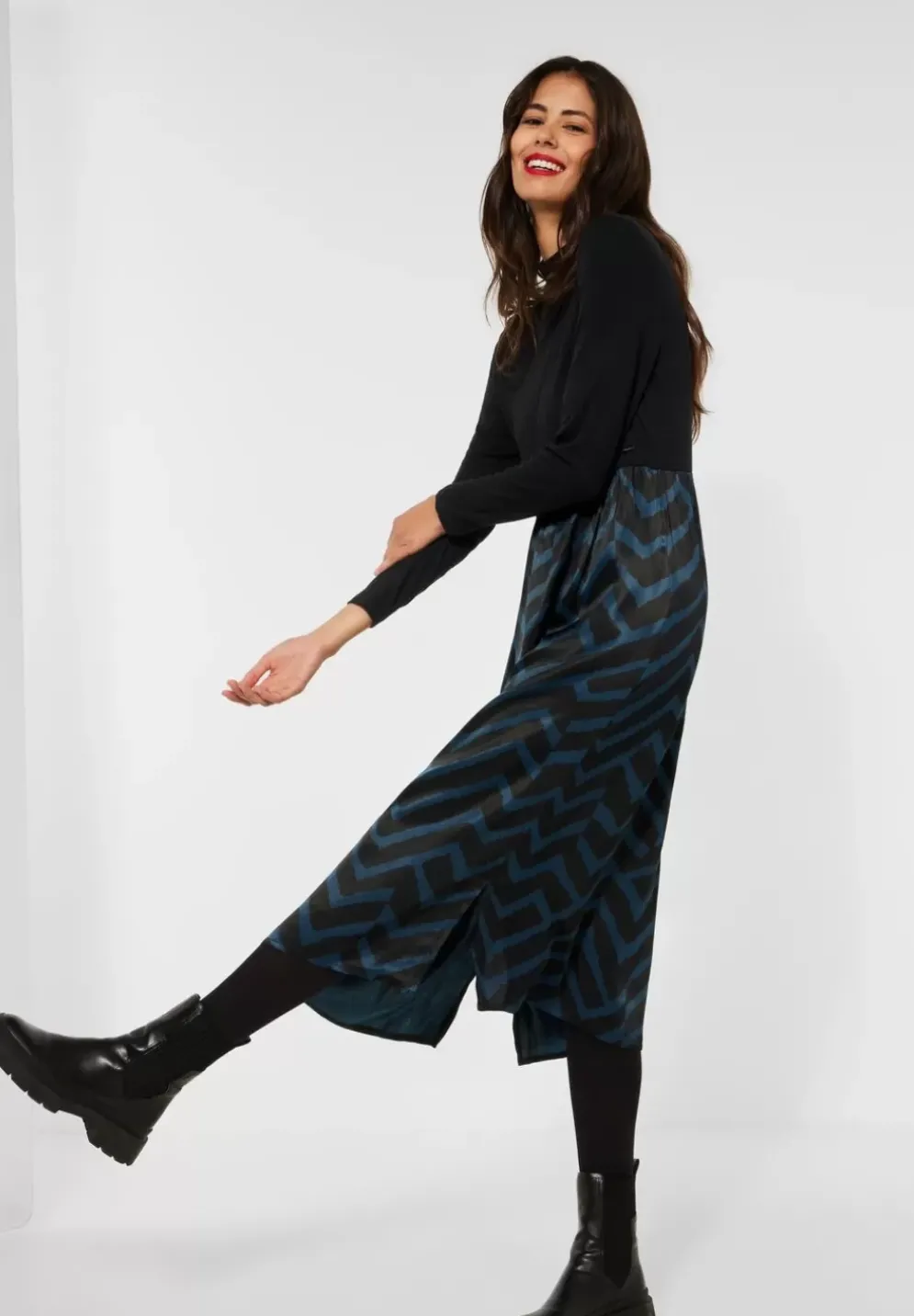 Midikleid Im Materialmix