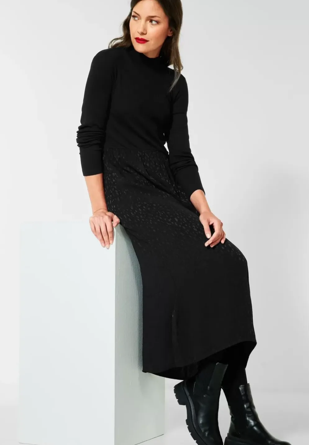 Midikleid Im Materialmix