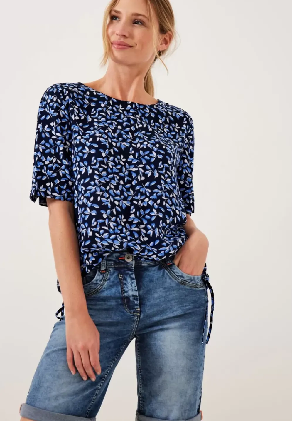 Minimalmuster Bluse