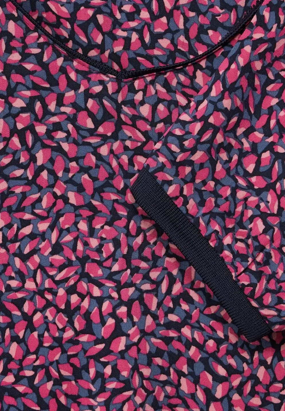 Minimalmuster Bluse