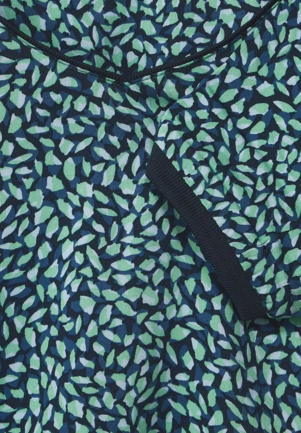 Minimalmuster Bluse