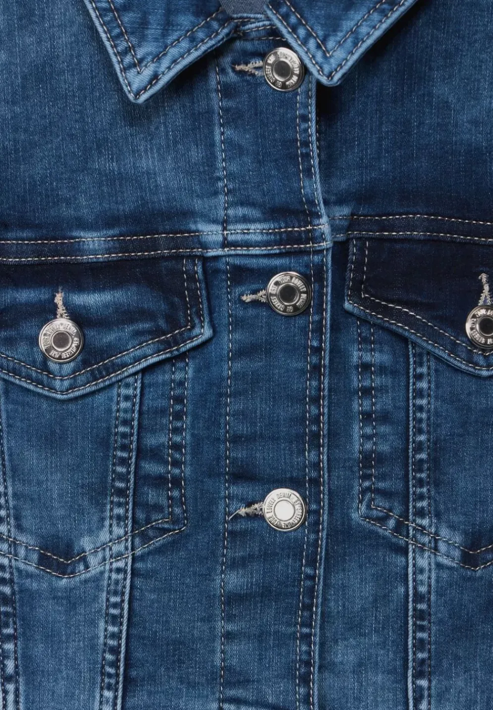 Mittelblaue Jeansjacke