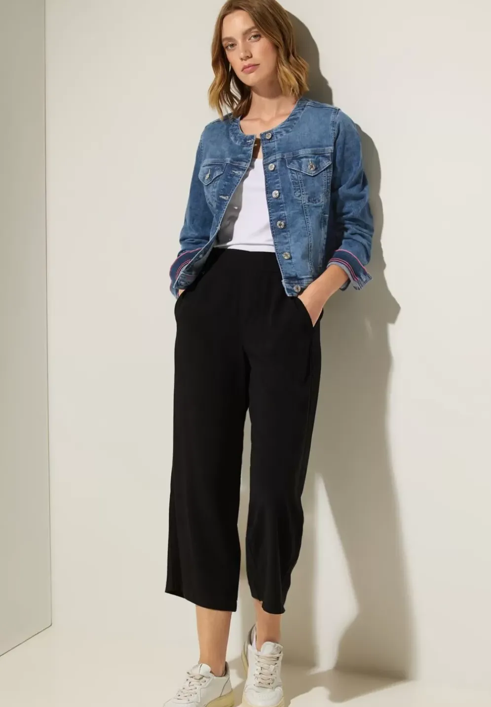 Mittelblaue Jeansjacke