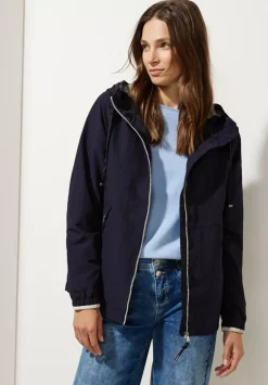 Moderner Windbreaker