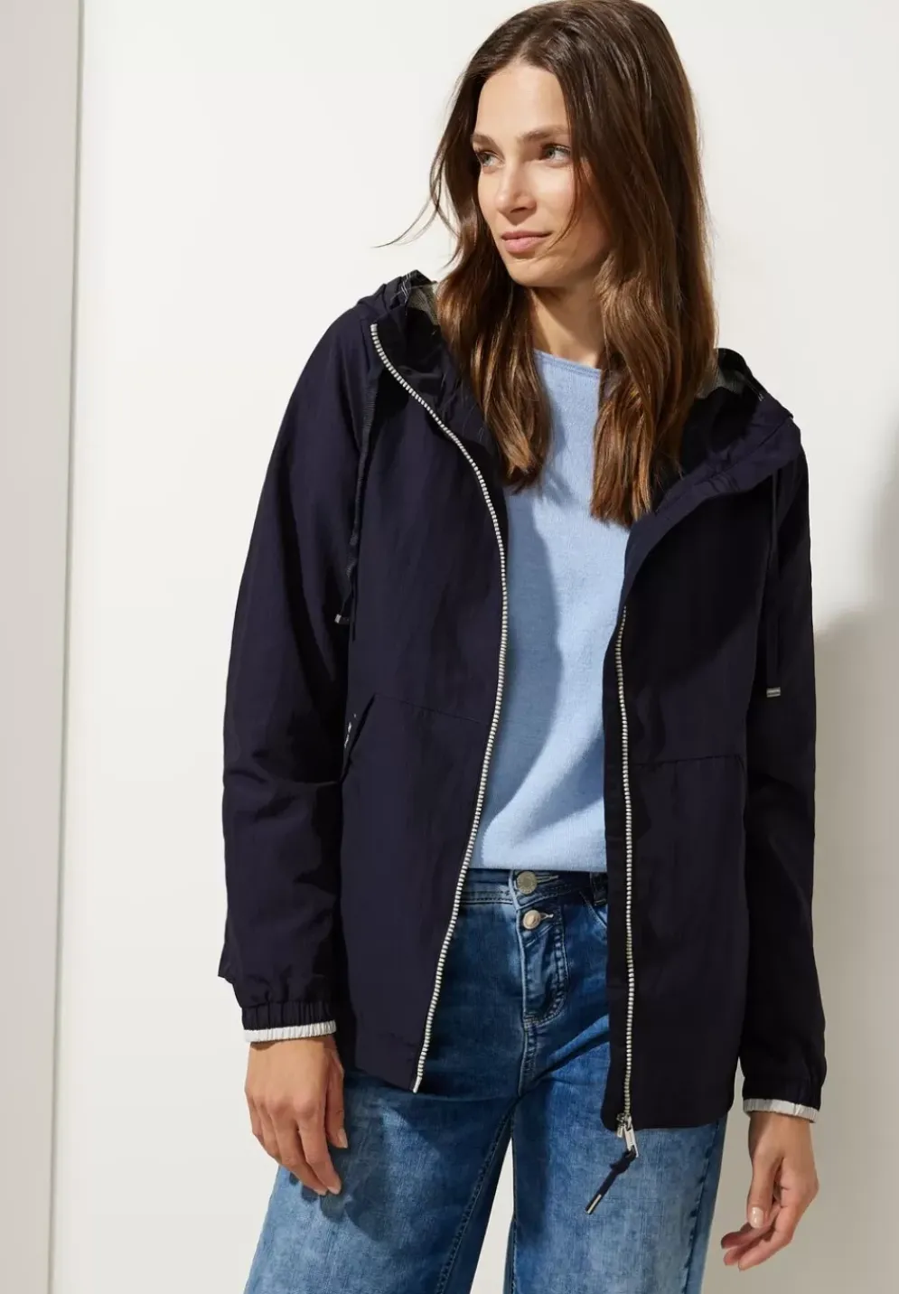 Moderner Windbreaker