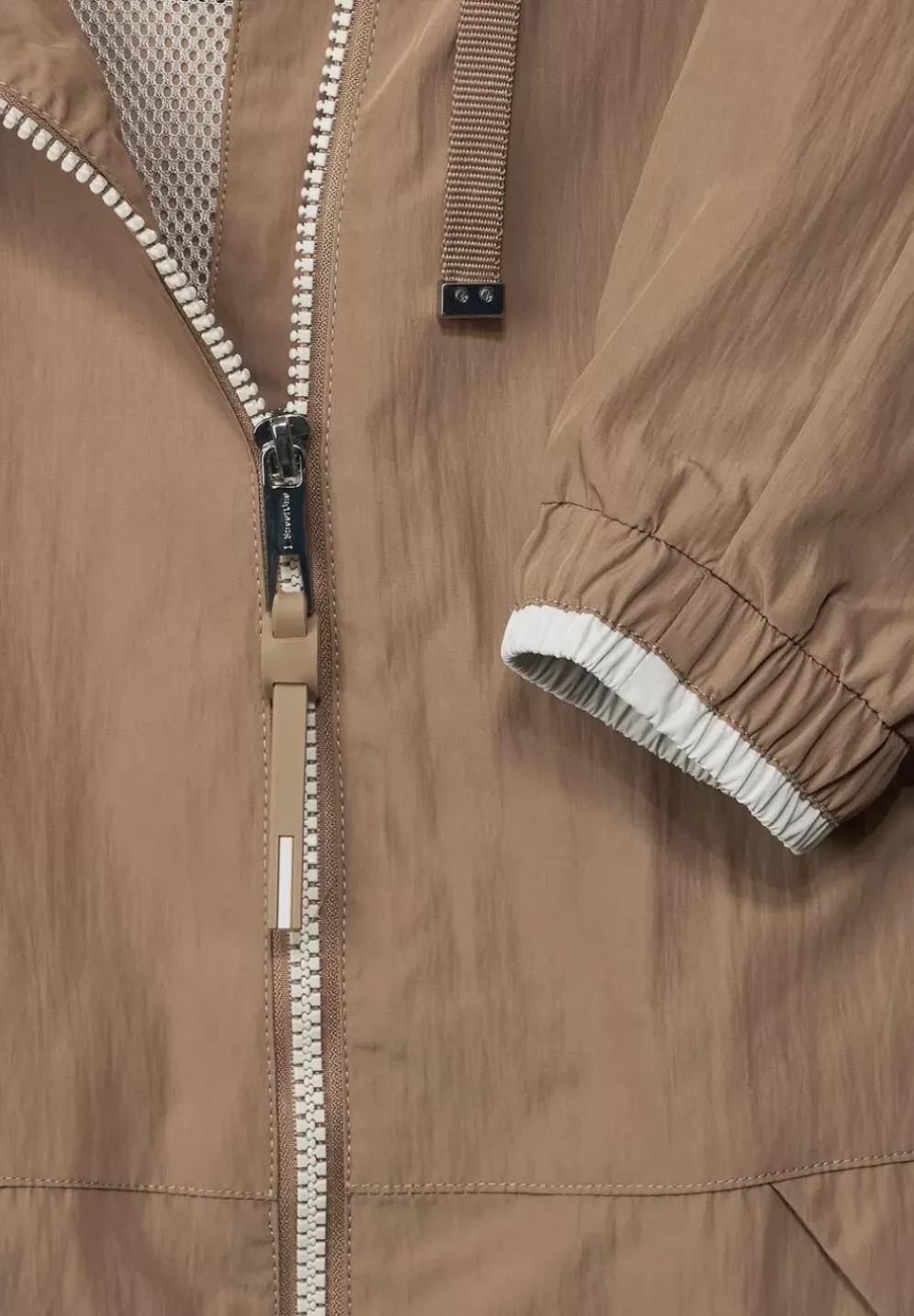 Moderner Windbreaker