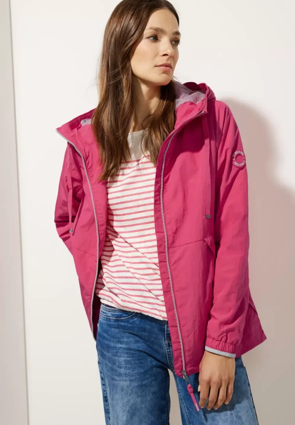 Moderner Windbreaker