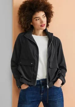 Moderner Windbreaker