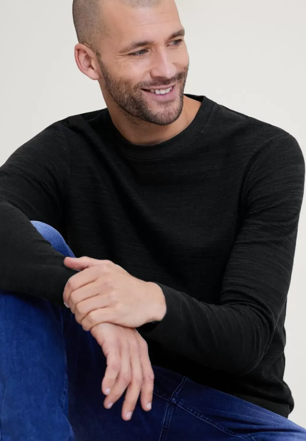 Modernes Langarmshirt