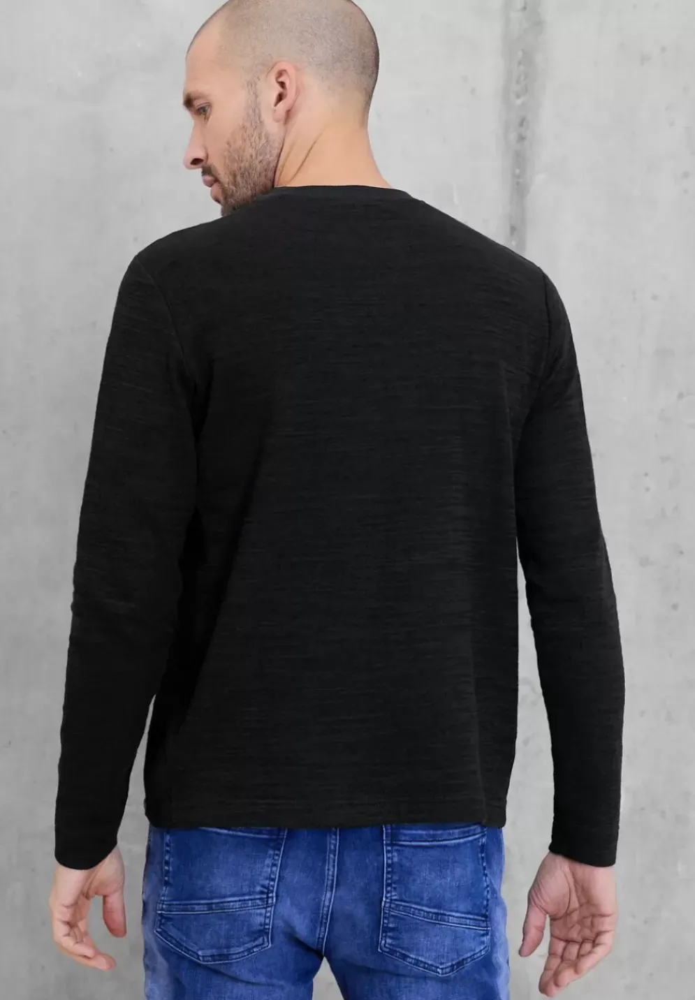Modernes Langarmshirt