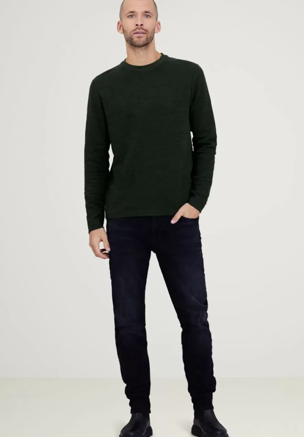 Modernes Langarmshirt