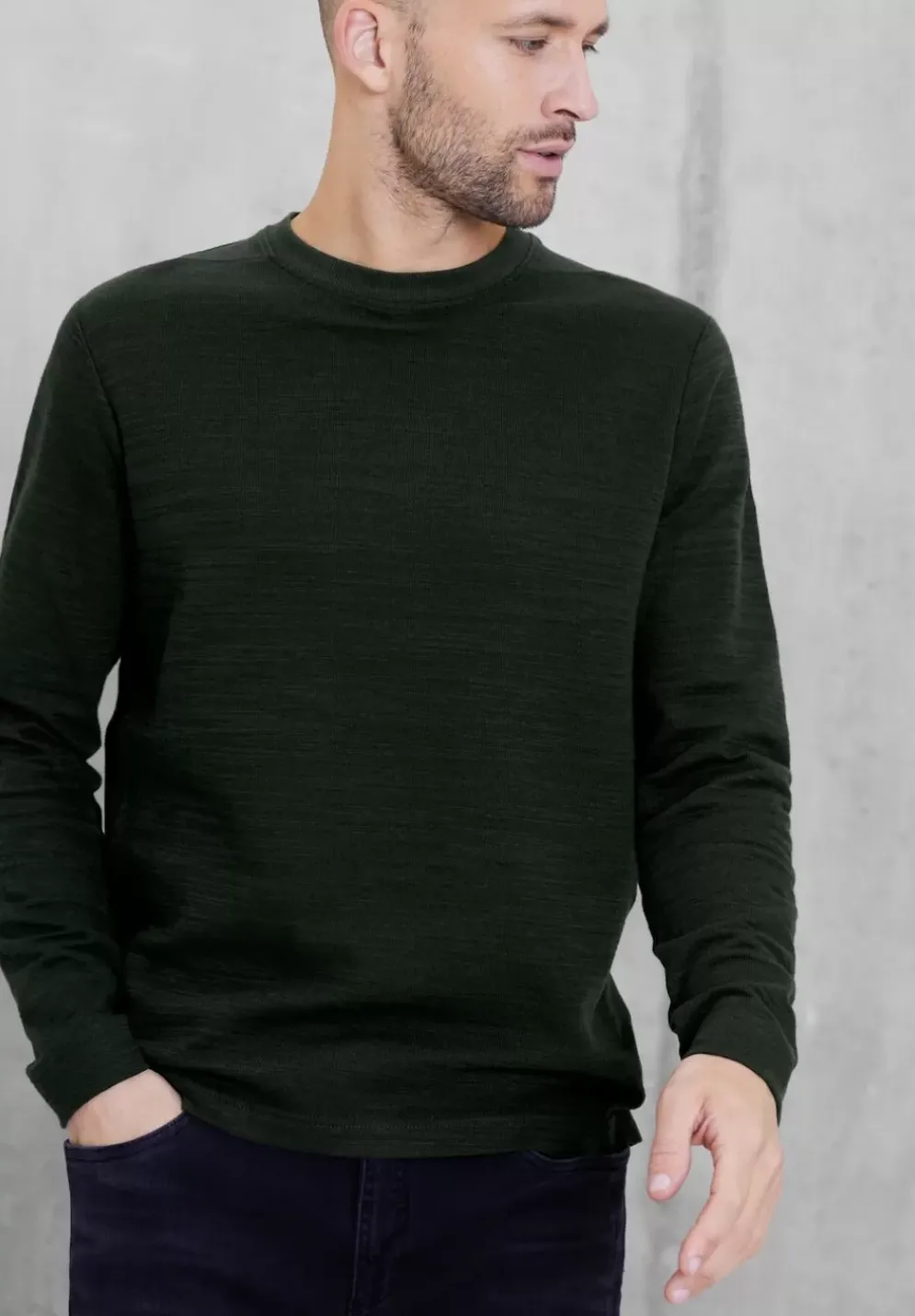 Modernes Langarmshirt
