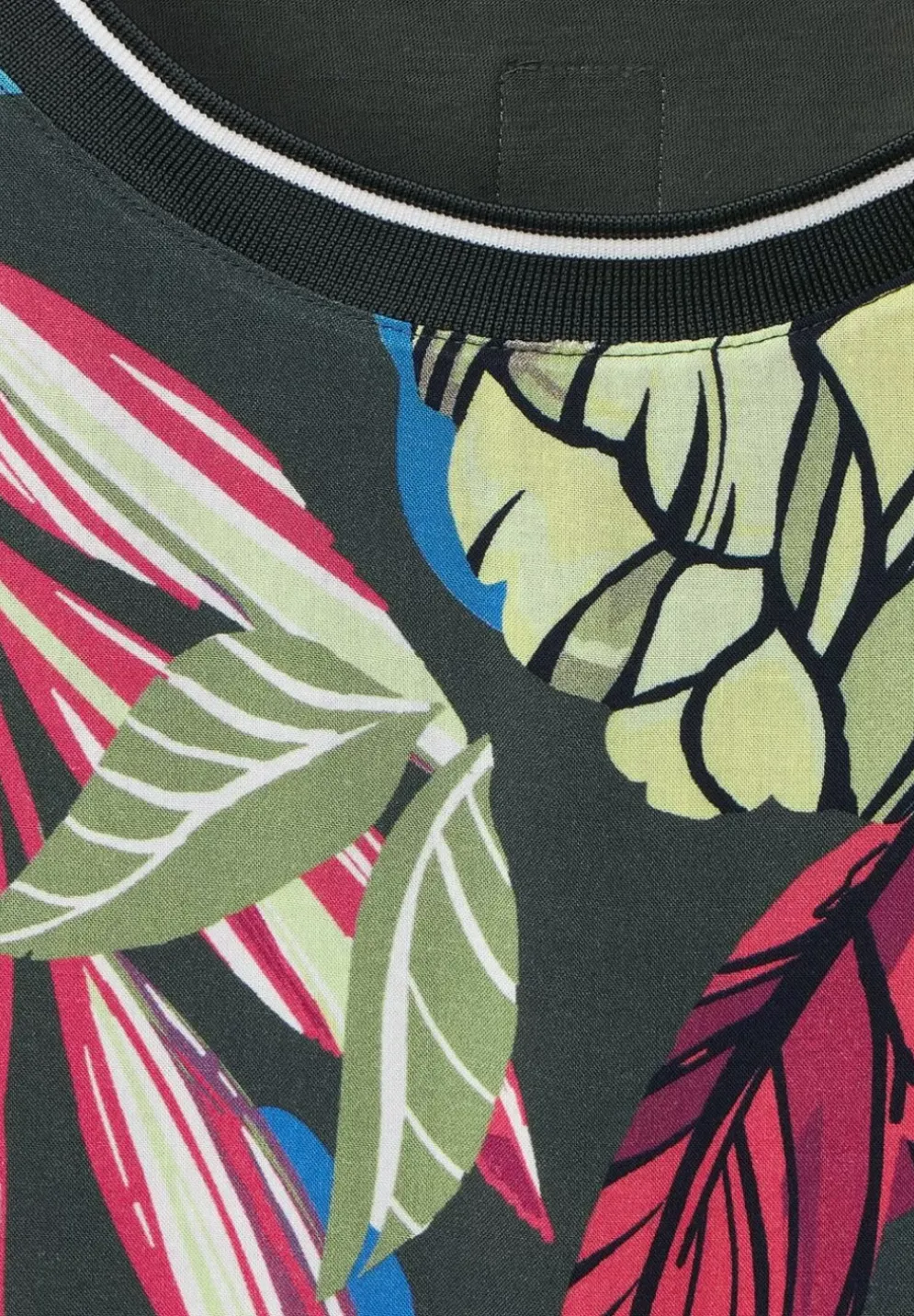 Printshirt Im Materialmix