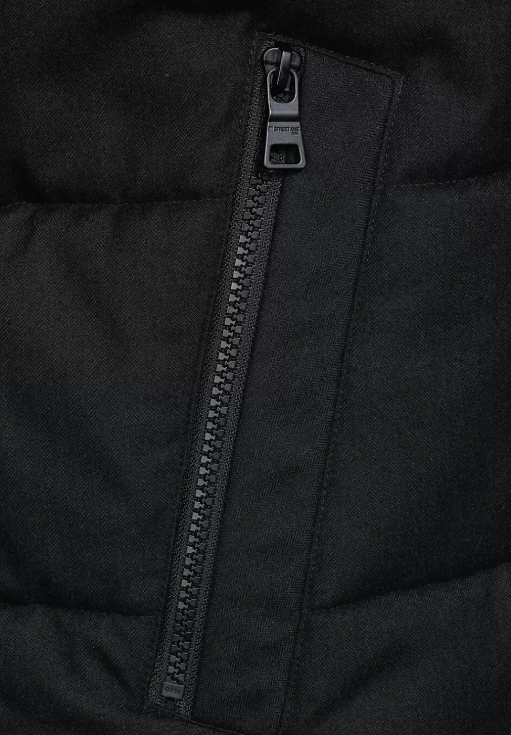 Pufferjacke Im Materialmix
