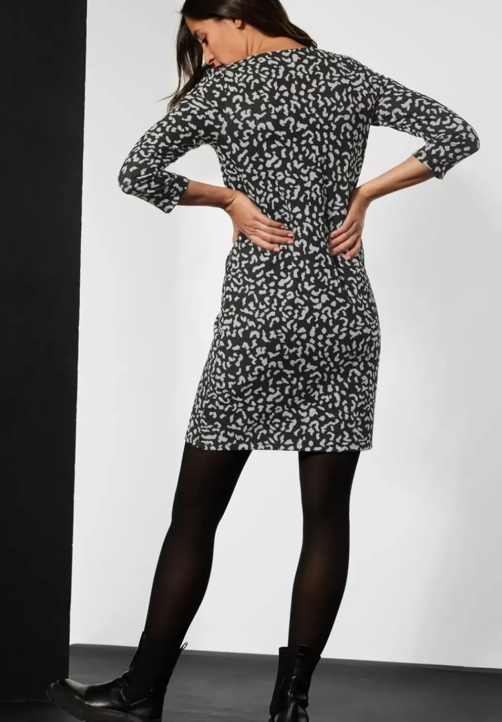 Shiny Jacquardkleid