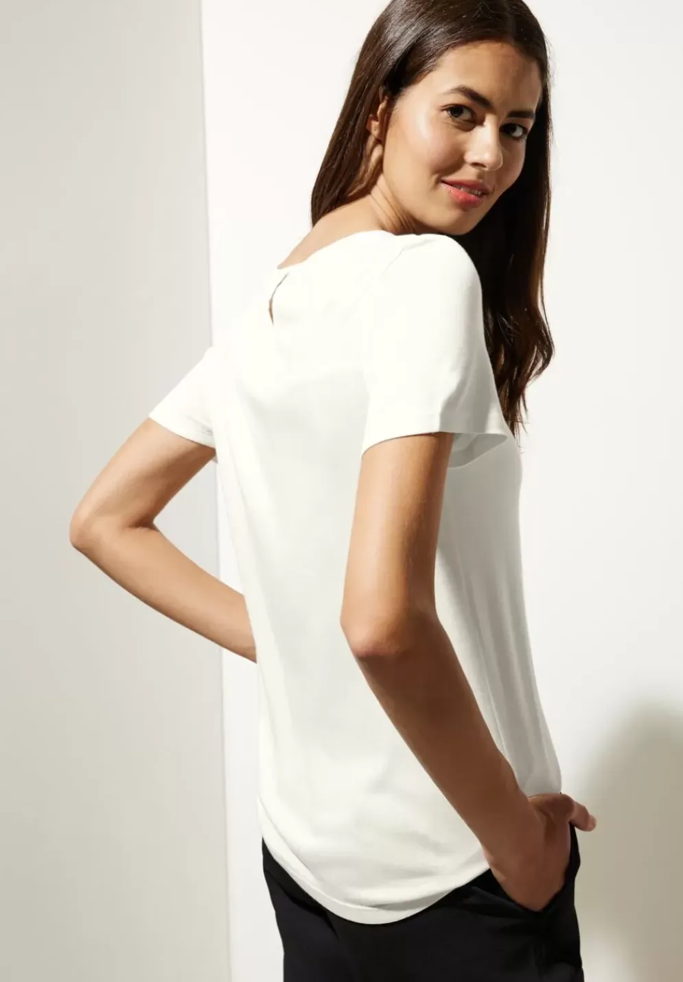 Shirt Mit Schlitz Im Nacken