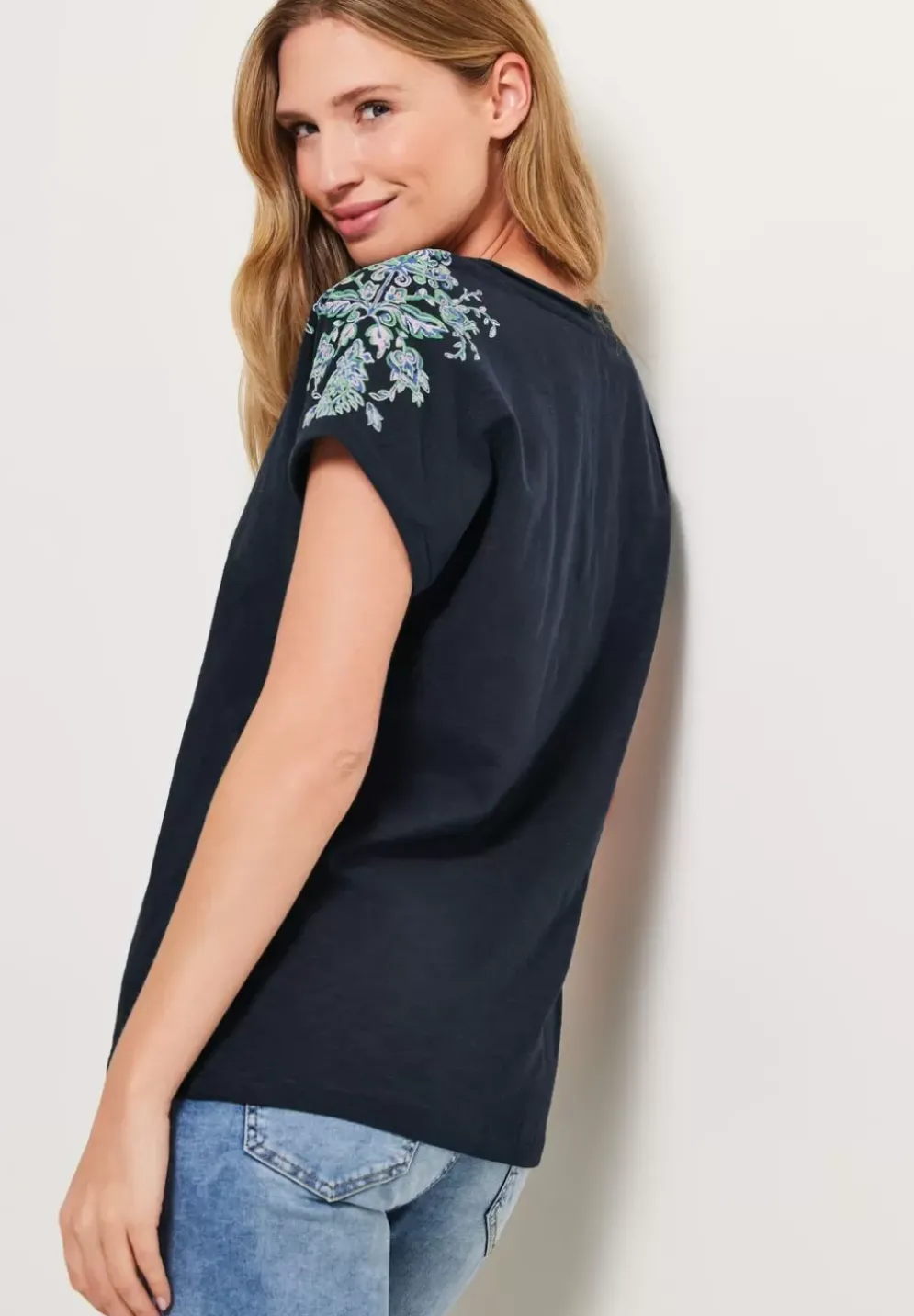 Shirt Mit Schulter Stickerei