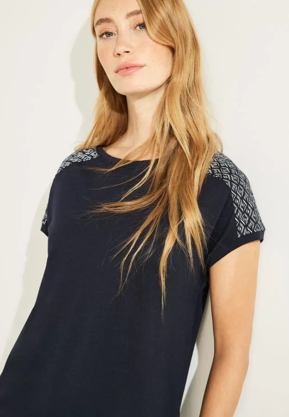 Shirt Mit Schulterprint