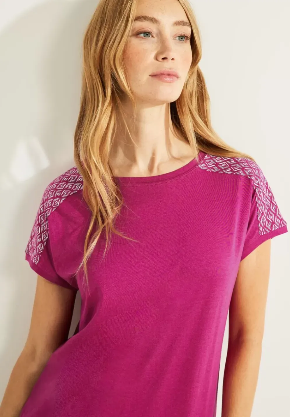 Shirt Mit Schulterprint