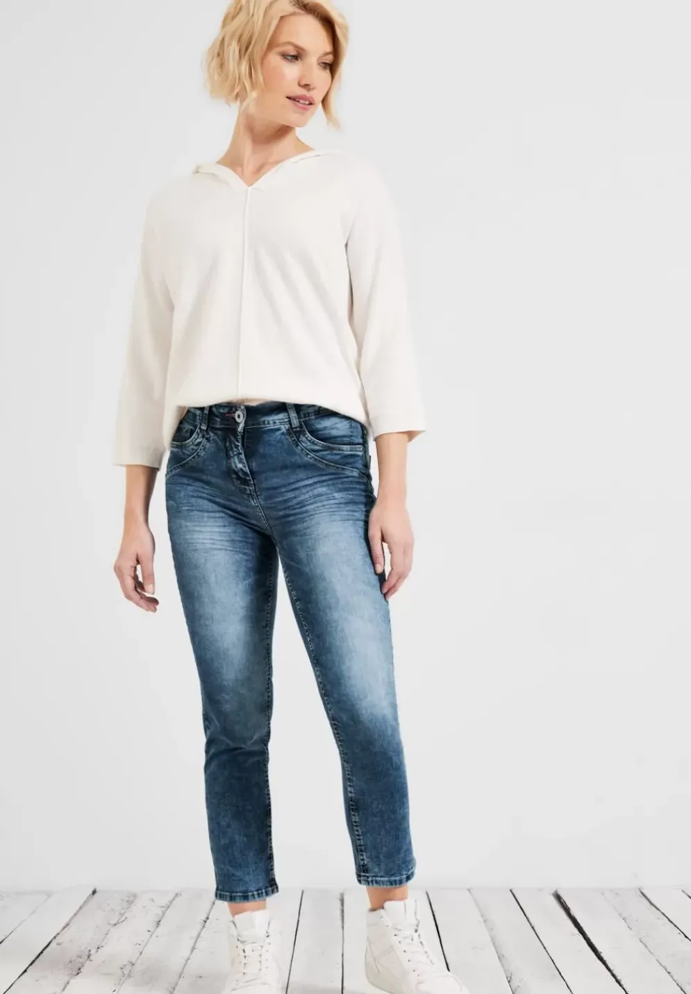 Slim Fit Jeans In 7/8