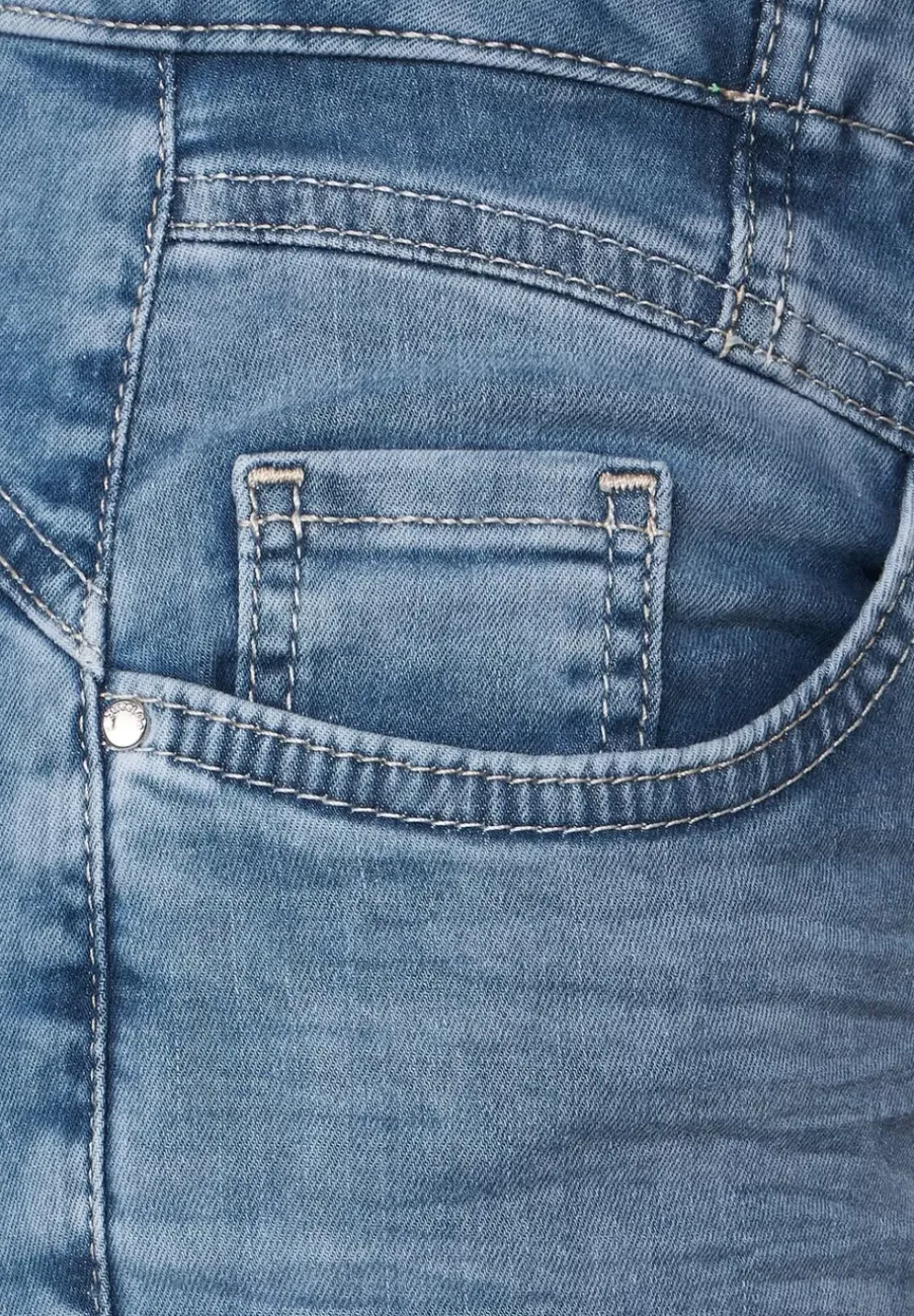 Slim Fit Jeans In 7/8
