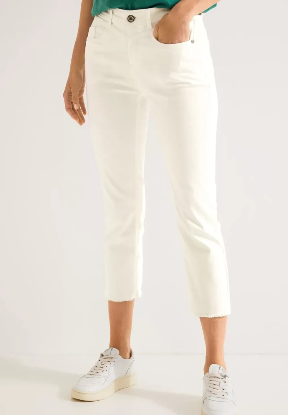 Slim Fit Jeans In 7/8