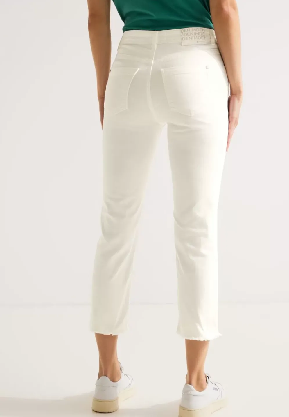 Slim Fit Jeans In 7/8