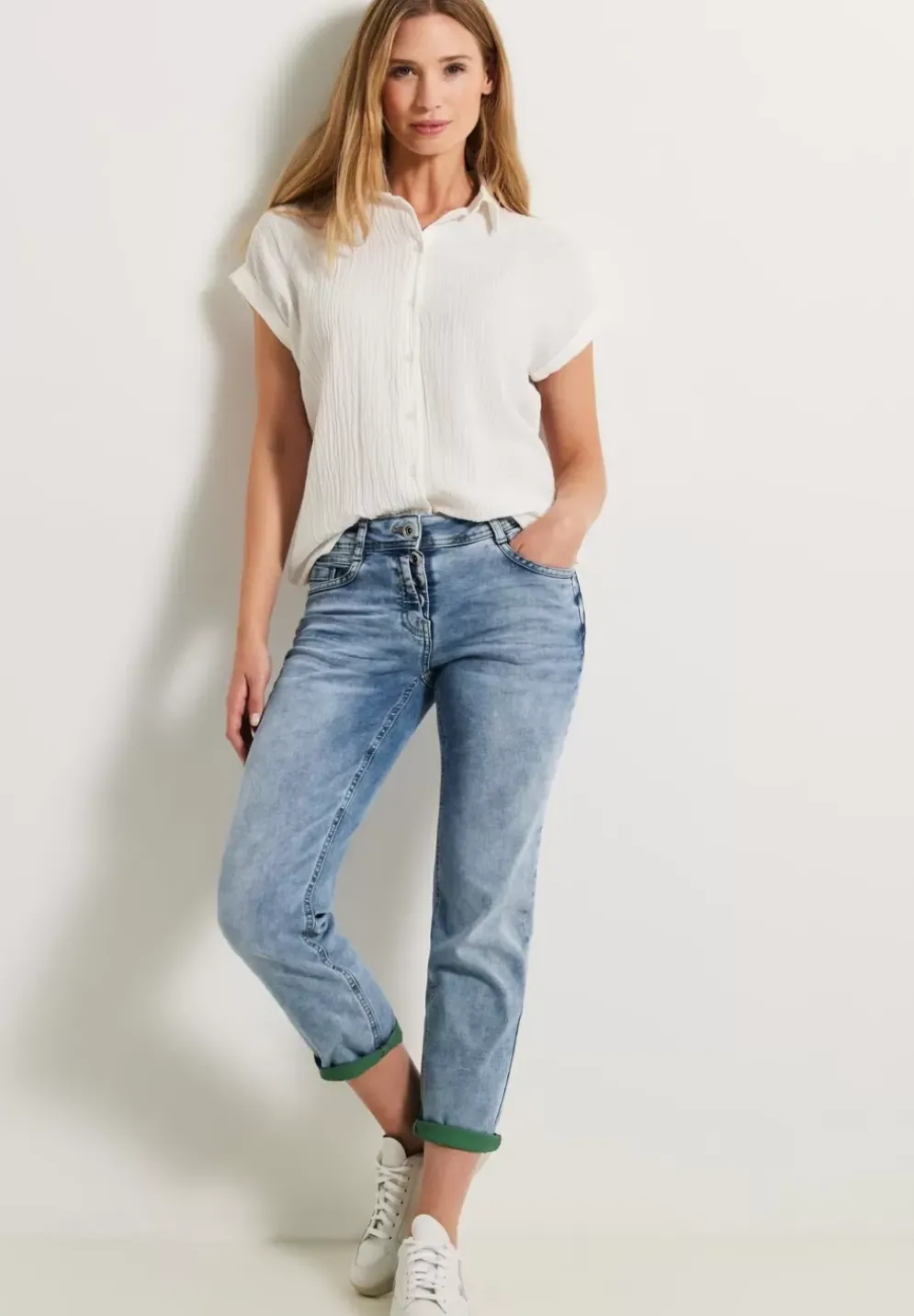 Slim Fit Jeans In 7/8