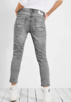 Slim Fit Jeans In 7/8