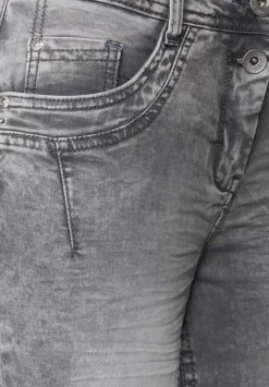 Slim Fit Jeans In 7/8