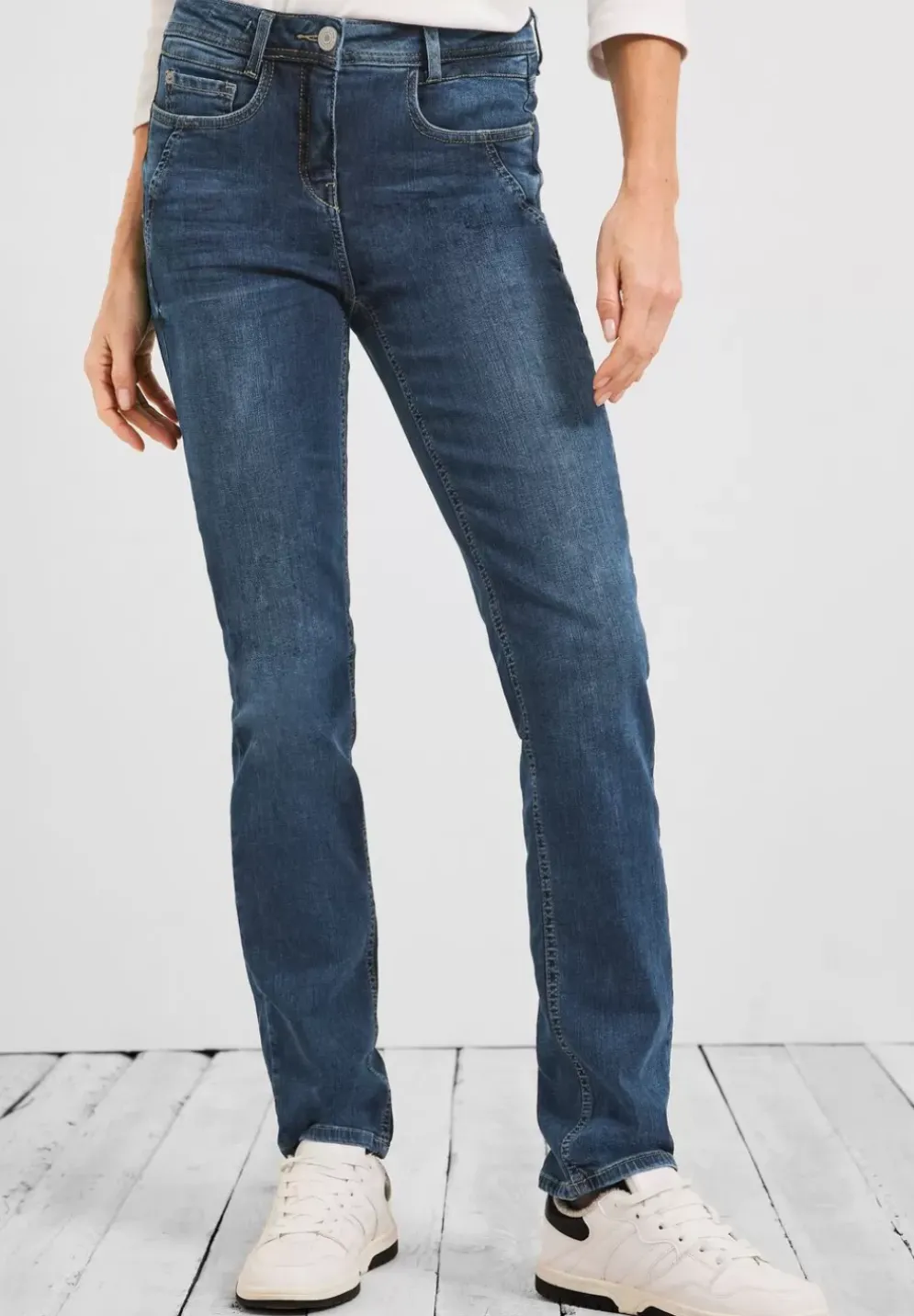 Slim Fit Jeans In High Waist