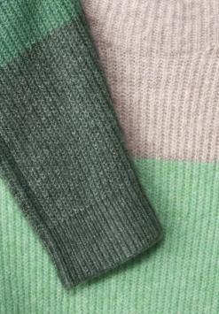 Softer Pullover Mit Streifen