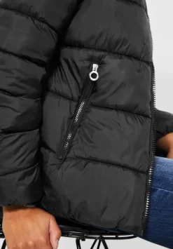 Steppjacke Mit Hohem Kragen