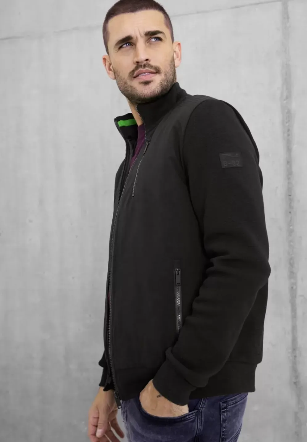 Strickjacke Im Materialmix